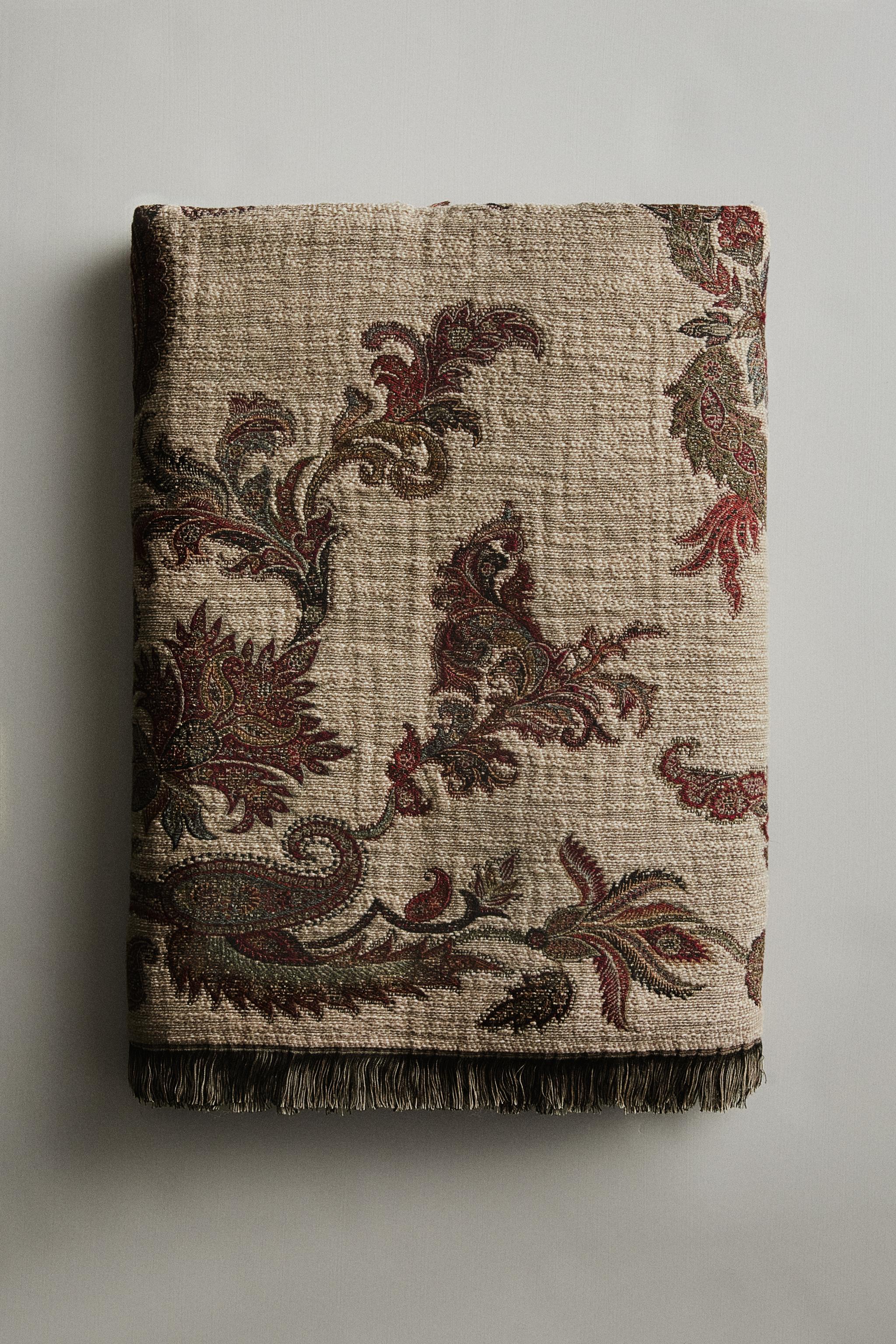 COUVERTURE JACQUARD